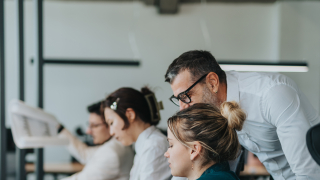 Οι αυξήσεις που αναμένουν να δουν οι εργαζόμενοι του ιδιωτικού τομέα μέχρι τα τέλη Ιανουαρίου