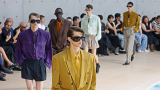 13 κορυφαίοι οίκοι μόδας κατηγορούνται για εκμετάλλευση Κινέζων εργατών στην Ιταλία – Μεταξύ άλλων Gucci, Prada και YSL