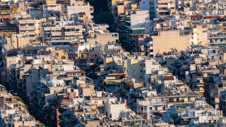 Οι λόγοι που η Αθήνα δε σταματά να έχει κίνηση ούτε το καλοκαίρι