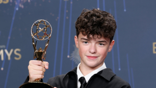 Emmys 2025: Ο 15χρονος Όουεν Κούπερ έγραψε ιστορία με το “Adolescence” - Έγινε ο νεότερος νικητής βραβείου