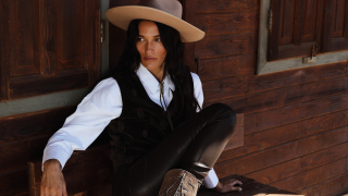 Οι cowboy boots είναι το next big thing της μόδας – 5 σχέδια από Tsakiris Mallas που θα λατρέψεις