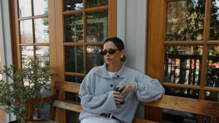 Η πλεκτή μπλούζα από τα Zara που θα φέρει νοσταλγική διάθεση σε κάθε outfit – Στιλάτη και άνετη, θα ταιριάξει με τα πάντα