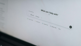 ChatGPT: Πάνω από 1 εκατ. χρήστες εκφράζουν κάθε εβδομάδα αυτοκτονικές τάσεις, σύμφωνα με στοιχεία της OpenAI