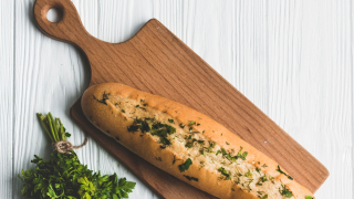 Φτιάξε σκορδόψωμο στο air fryer για να το απολαύσεις με πίτσα ή ζυμαρικά