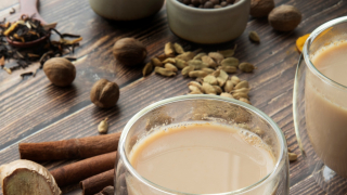 Chai Latte: Η συνταγή για το πιο αρωματικό τσάι που έχεις ποτέ δοκιμάσει
