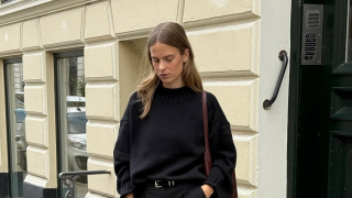 Πώς να διατηρήσεις τα ρούχα σου σαν καινούργια, σύμφωνα με ειδικούς – Τα μυστικά για να μην χαλάσουν στην πλύση