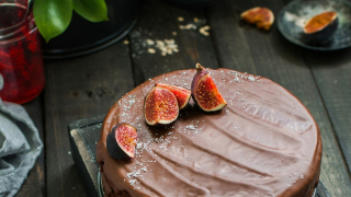 Τούρτα σοκολάτας με 2 μόνο υλικά – Πανεύκολη, γλυκιά και χωρίς ψήσιμο