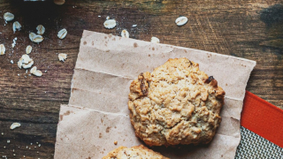 Αυτά τα μπισκότα βρώμης με 3 υλικά είναι η λύση για ένα γρήγορο και υγιεινό γλυκό