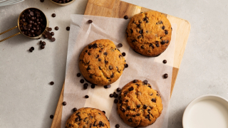 Εύκολα μπισκότα με φυστικοβούτυρο και σοκολάτα στο Air Fryer