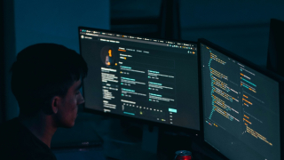 Το προφίλ του μέσου χρήστη του dark web: Απολυμένοι, έφηβοι και υψηλά καταρτισμένα άτομα, ηλικίας 24 ετών