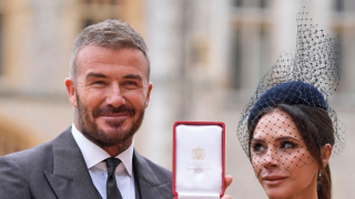 Ο Ντέιβιντ Μπέκαμ έλαβε τον τίτλο του ιππότη από τον βασιλιά Κάρολο - Στο πλευρό του η οικογένειά του