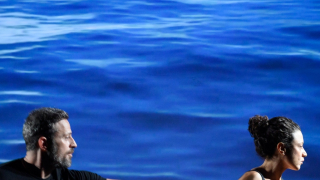 Είδαμε την παράσταση “Παιδιά ενός Κατώτερου Θεού”: 95 υπέροχα λεπτά αλήθειας, αγάπης και συγκίνησης - Μην τη χάσεις