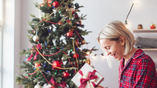 Βρήκαμε το Χριστουγεννιάτικο δώρο που κάνει κάθε γυναίκα να λάμπει από ομορφιά!