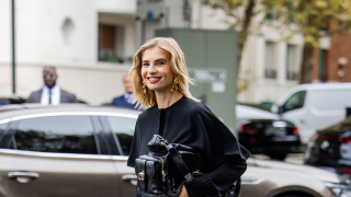 Το «αόρατο» αξεσουάρ που απογειώνει κάθε outfit (και έχεις ήδη στη ντουλάπα σου) γίνεται και πάλι statement