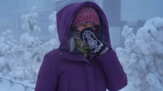 Κάτοικος της πιο κρύας πόλης του κόσμου περιγράφει τι φοράει για να βγει στους -50°C