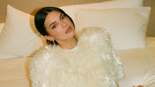 άσπρα νύχια με γκλίτερ