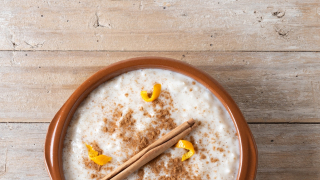 Κρεμώδες ρυζόγαλο με μάνγκο και καρύδα 