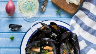 Μύδια με γκοργκοντζόλα: Η γκουρμέ συνταγή για το χριστουγεννιάτικο τραπέζι