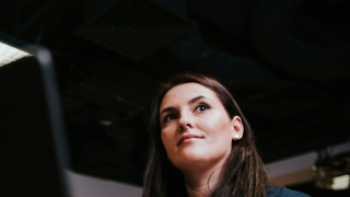 Τι να ρωτήσεις αντί για «τι κάνεις;» – Ουσιαστικές ερωτήσεις για καλύτερες συζητήσεις