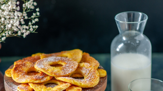 Ξέχνα το τηγάνι! Δες πώς να φτιάξεις τραγανές τηγανίτες μήλου στο air fryer