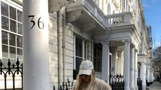 Η faux γούνα από τα Stradivarius που θα φορέσεις με το festive φόρεμά σου αλλά και με τζιν και sneakers