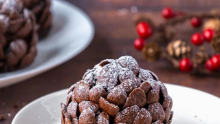 Κουκουνάρια σοκολάτας: Το χριστουγεννιάτικο γλυκό που κλέβει τις εντυπώσεις