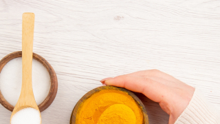 Τι πρέπει να ξέρετε για τον κουρκουμά: 5 σημεία που συχνά αγνοούμε