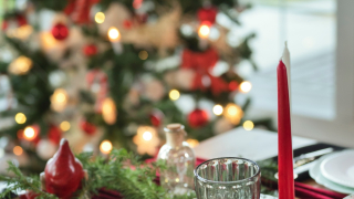 Χριστουγεννιάτικο τραπέζι: 5 ιδέες διακόσμησης για να κάνεις φέτος τη διαφορά