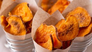 Υγιεινά τσιπς γλυκοπατάτας στο air fryer χωρίς κόπο