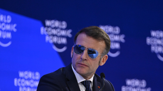 Τα «Top Gun» γυαλιά του Εμανουέλ Μακρόν εκτοξεύουν τη μετοχή της iVision Tech και γίνονται παγκοσμίως viral