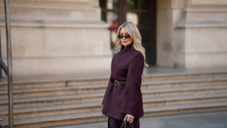 Κουμπάρα σε χειμερινό γάμo: Οι low budget επιλογές για να εντυπωσιάσεις