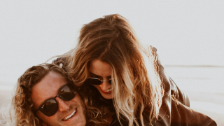 Οι άνθρωποι που είναι ευτυχισμένοι στη σχέση τους, έχουν αυτά τα 5 κοινά με τον σύντροφό τους