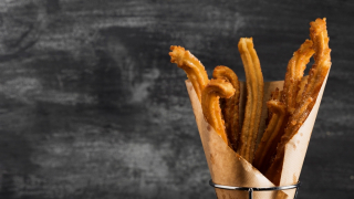 Churros με σάλτσα από ακατέργαστη ζάχαρη: Η Ισπανία στο πιάτο σου