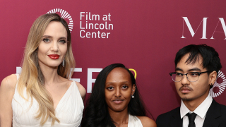 Και ο Μάντοξ Τζολί εγκαταλείπει το επώνυμο «Πιτ» 