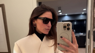 κοντά τετράγωνα νύχια