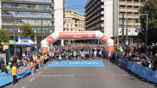 Περισσότεροι από 30.000 δρομείς έτρεξαν σαν ένα στον Ημιμαραθώνιο της Αθήνας 