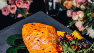 Σολομός με μέλι και πορτοκάλι – Το gourmet πιάτο που όλοι λατρεύουν