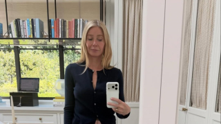 Η Γκουίνεθ Πάλτροου φόρεσε το παντελόνι που κάνει θραύση κάθε άνοιξη και ξέρουμε πώς να αντιγράψεις το στιλ