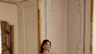 Justin Alexander: Τα νυφικά που θα ντύσουν τις πιο κομψές νύφες το 2026