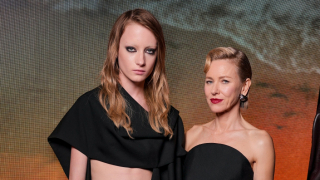 Ναόμι Γουότς: Με την 17χρονη τρανς κόρη της, Κάι, στην Εβδομάδα Μόδας του Παρισιού