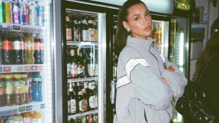 Το απρόσμενο πανωφόρι που κυριαρχεί τώρα έρχεται από τα '80s και είναι ευέλικτο και cool