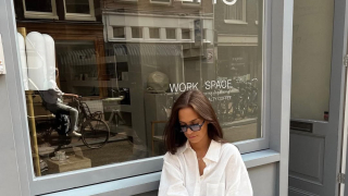 Τέλος στα βαρετά πουκάμισα: Οι επιλογές που θα φέρουν ρομαντικό twist στην ανοιξιάτικη γκαρνταρόμπα σου