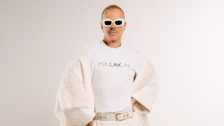 Ο Λάκης Γαβαλάς «μιλάει βρώμικα» στα νέα του t-shirts