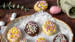 Τα πασχαλινά μπισκότα σε σχήμα αυγού που θα γίνουν ανάρπαστα στο τραπέζι
