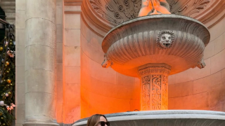 To μπουφάν από τα H&M σε εντυπωσιακό κόκκινο χρώμα που θα γίνει το must have κάθε ανοιξιάτικης εμφάνισης