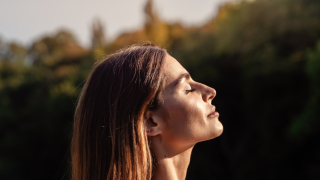 Πώς να προστατεύσετε την επιδερμίδα σας από τη φωτογήρανση με αντηλιακή φροντίδα