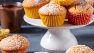 Τα πιο αφράτα muffins με κρυμμένη σοκολατένια έκπληξη
