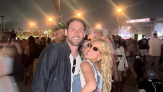 Η Σίντνεϊ Σουίνι είναι full in love! Τα φιλιά, οι αγκαλιές, οι ρομαντικοί χοροί και οι βόλτες στο ηλιοβασίλεμα με τον σύντροφό της