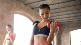 Κάνεις ακόμη μόνο cardio; Δες τι χάνεις αν δεν σηκώνεις βάρη