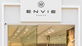 Feeling blue? Αυτά τα σχέδια από την νέα συλλογή Envie Shoes στο πιο αισιόδοξο χρώμα του καλοκαιριού θα σου φτιάξουν διάθεση και στυλ